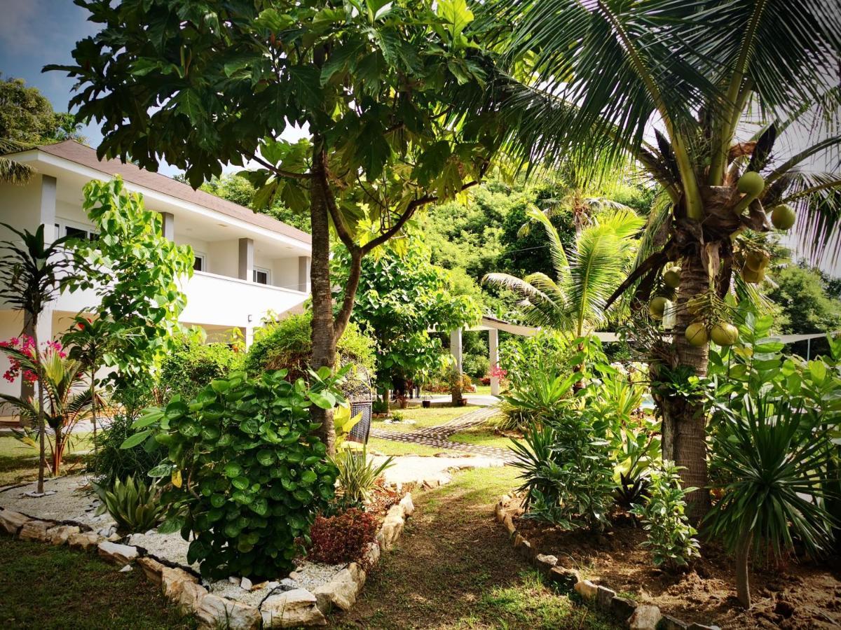 Sunset Cove Beach & Dive Resort Romblon Esterno foto