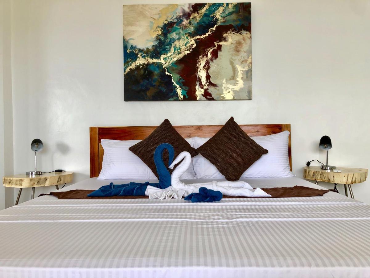 Sunset Cove Beach & Dive Resort Romblon Esterno foto